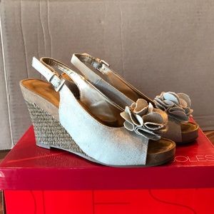 Aerosoles Plush wedge slingback Gold 7